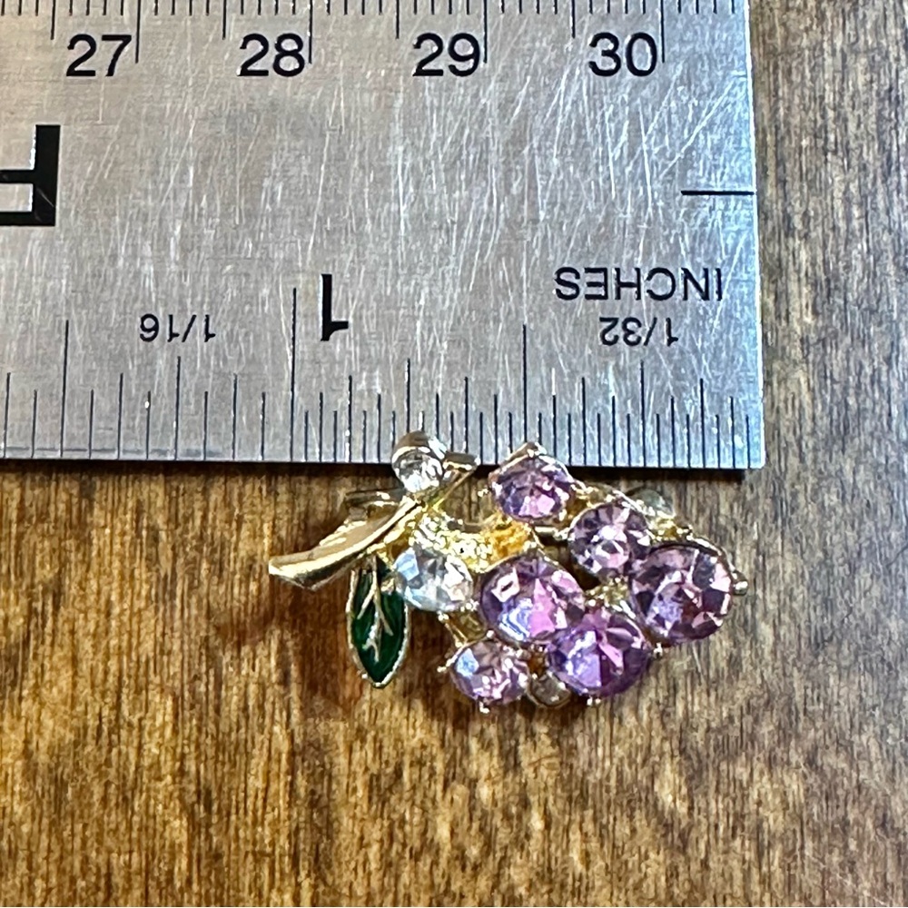NWOT - Elegant Purple and Gold Grape Cluster Brooch - Picture 10 of 13